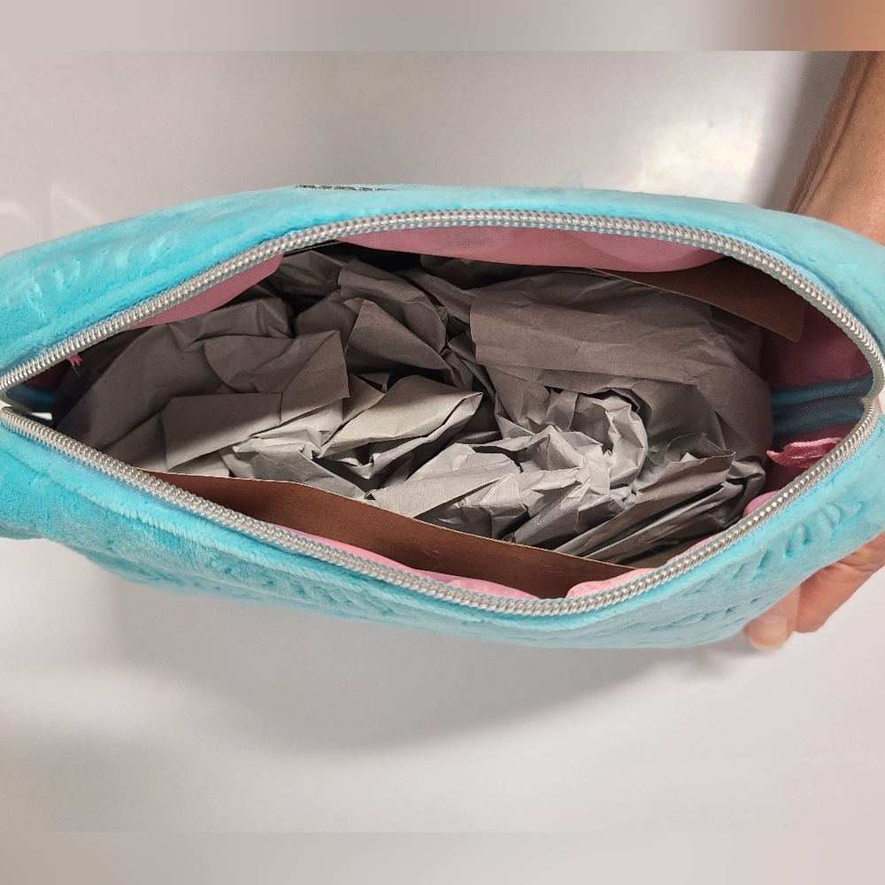 JUICY COUTURE Turquoise Velour Logo Print Wedge Accessory Make-up Case NWOT - Picture 9 of 15